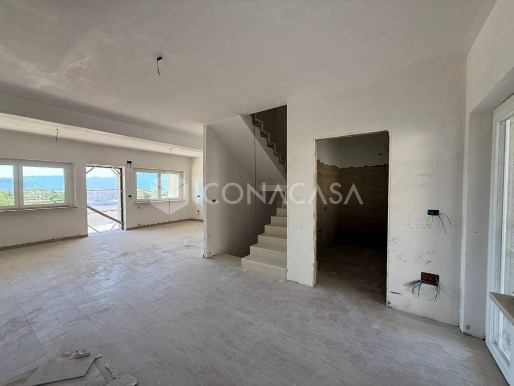 casa indipendente in vendita ad Avezzano in zona San Pelino