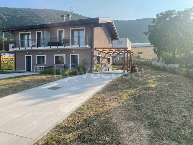 casa indipendente in vendita ad Avezzano in zona Incile