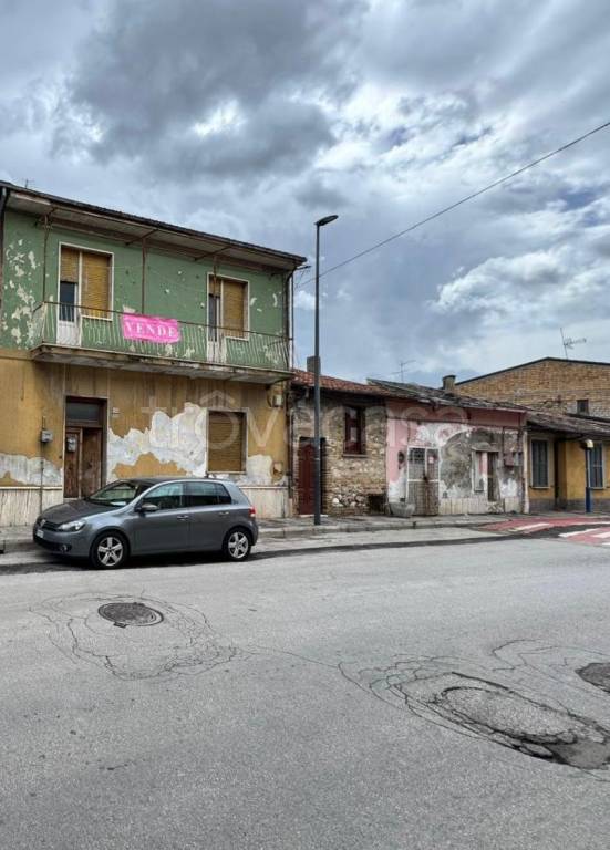 casa indipendente in vendita ad Avezzano in zona Caruscino