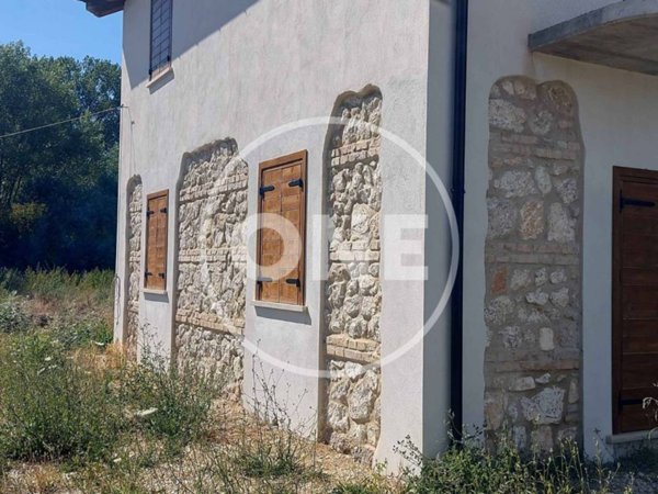 casa indipendente in vendita ad Avezzano in zona Via Nuova