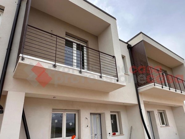 casa indipendente in vendita ad Avezzano in zona Caruscino