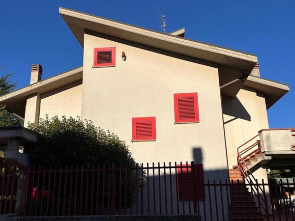 casa indipendente in vendita ad Avezzano
