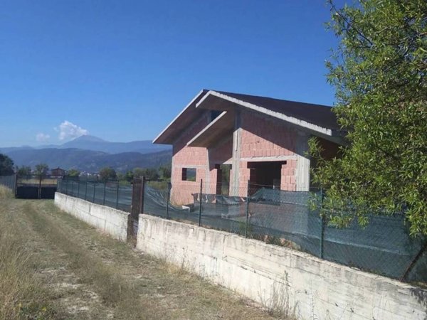 casa indipendente in vendita ad Avezzano