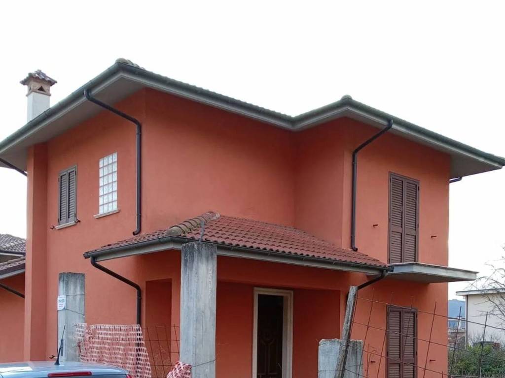 casa indipendente in vendita ad Avezzano