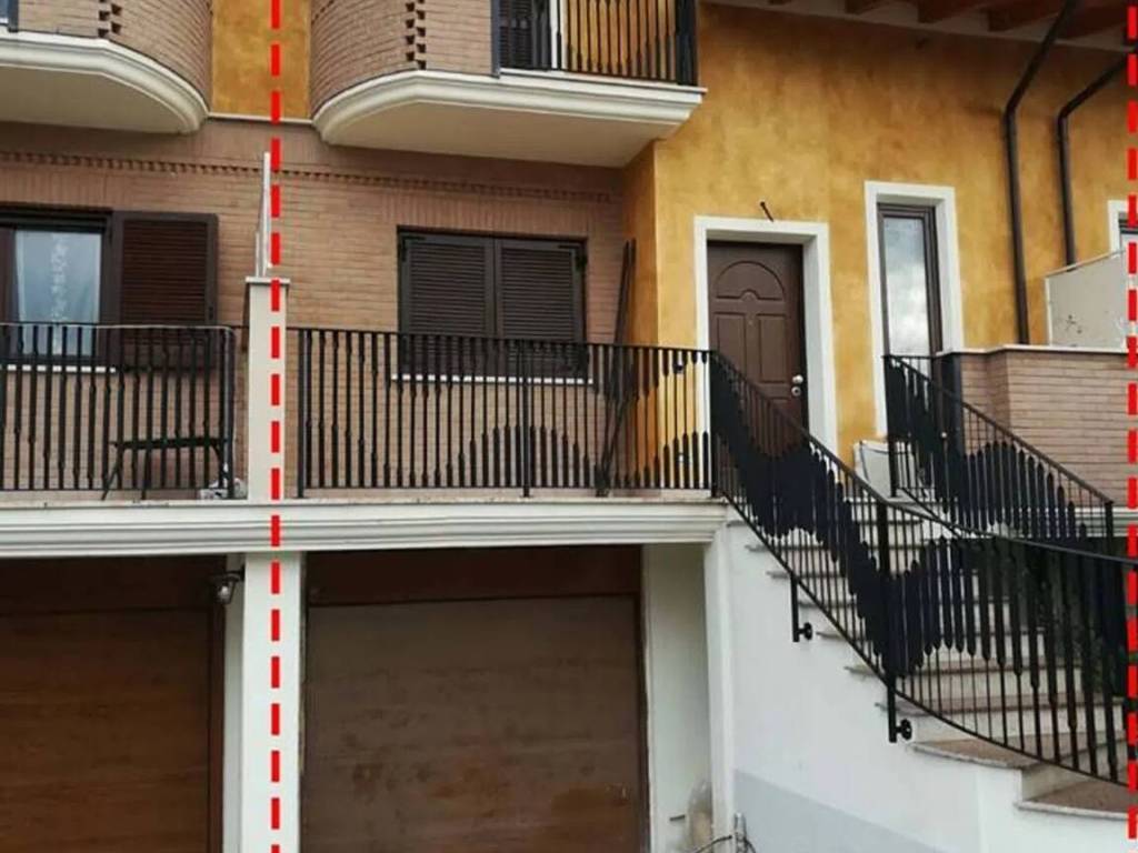casa indipendente in vendita ad Avezzano in zona San Pelino