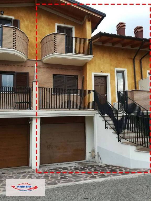casa indipendente in vendita ad Avezzano in zona San Pelino