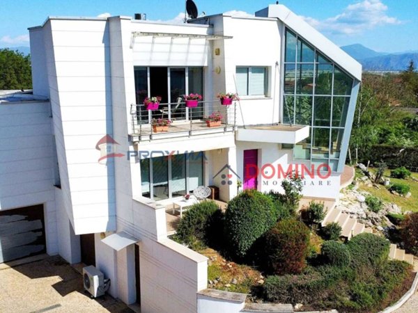 casa indipendente in vendita ad Avezzano in zona San Pelino