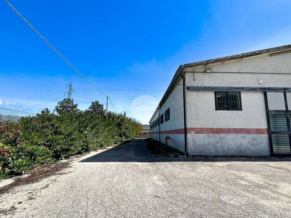 locale commerciale in vendita ad Avezzano in zona Incile