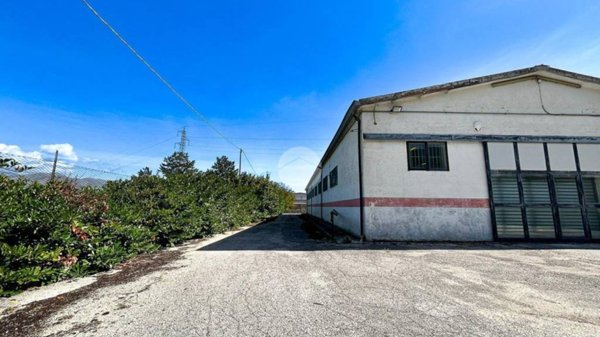 locale commerciale in vendita ad Avezzano