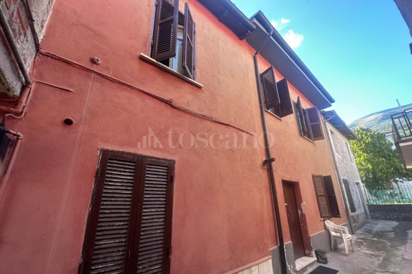 casa indipendente in vendita ad Avezzano in zona Paterno
