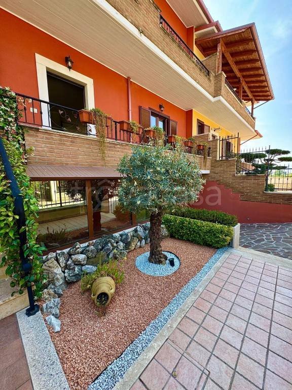 casa indipendente in vendita ad Avezzano