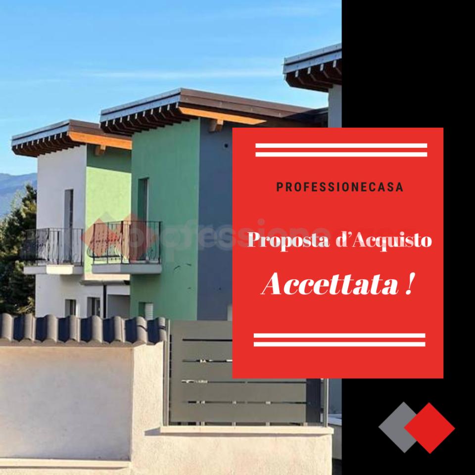 casa indipendente in vendita ad Avezzano in zona Caruscino
