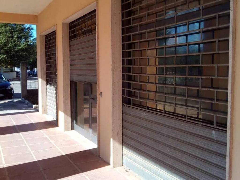 negozio in vendita ad Avezzano