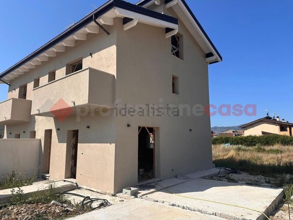 casa indipendente in vendita ad Avezzano