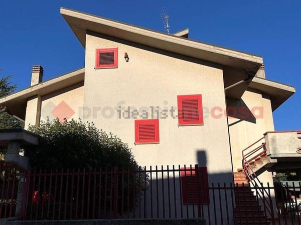 casa indipendente in vendita ad Avezzano