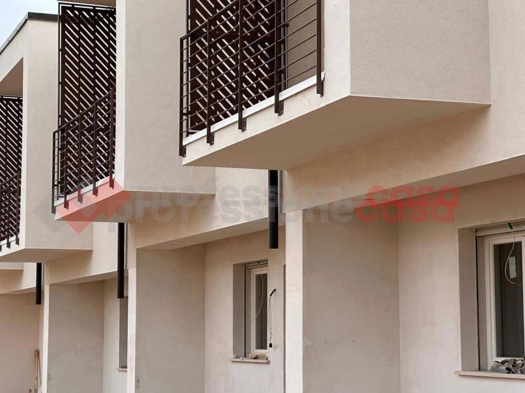 casa indipendente in vendita ad Avezzano in zona Caruscino