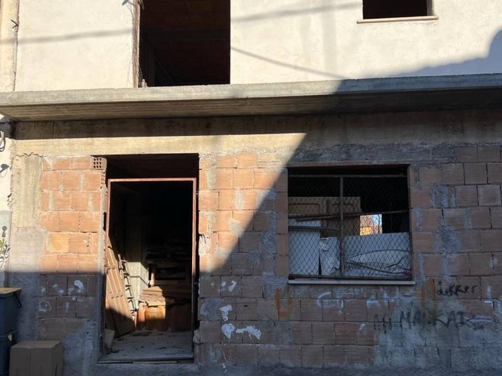 casa indipendente in vendita ad Avezzano in zona Caruscino