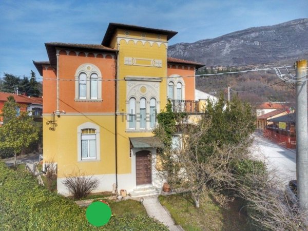 casa indipendente in vendita ad Avezzano in zona San Pelino