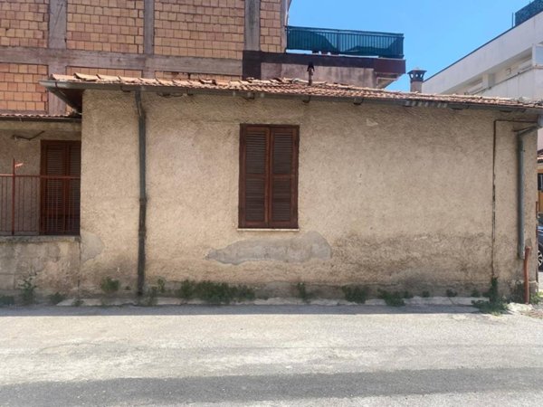 casa indipendente in vendita ad Avezzano