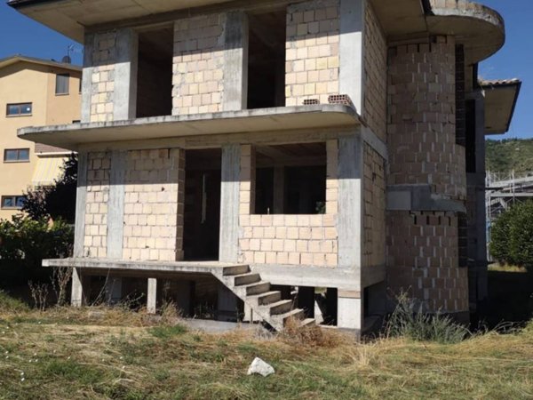 casa indipendente in vendita ad Avezzano