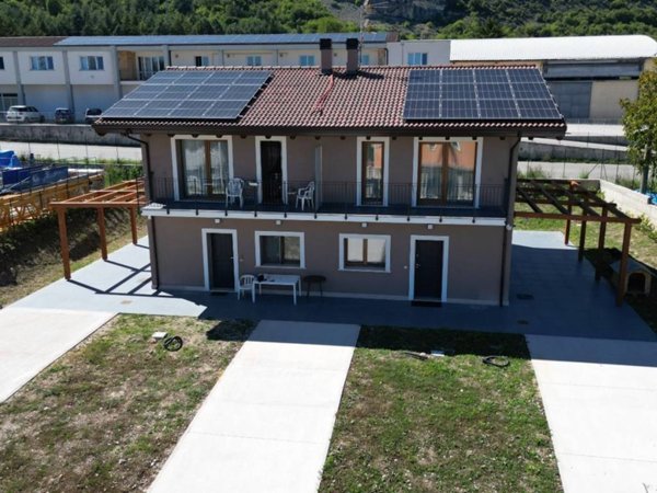 villa in vendita ad Avezzano in zona Incile