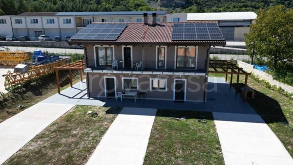 villa in vendita ad Avezzano in zona Incile