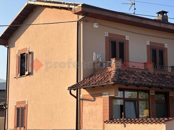 casa indipendente in vendita ad Avezzano in zona Caruscino