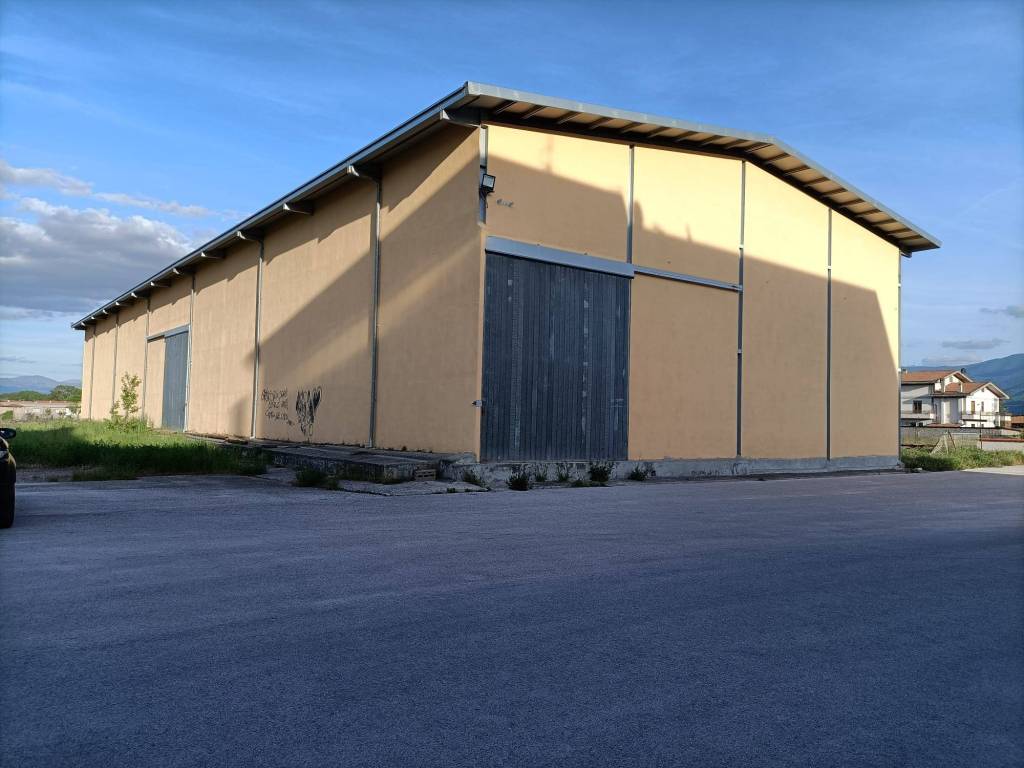 locale commerciale in vendita ad Avezzano