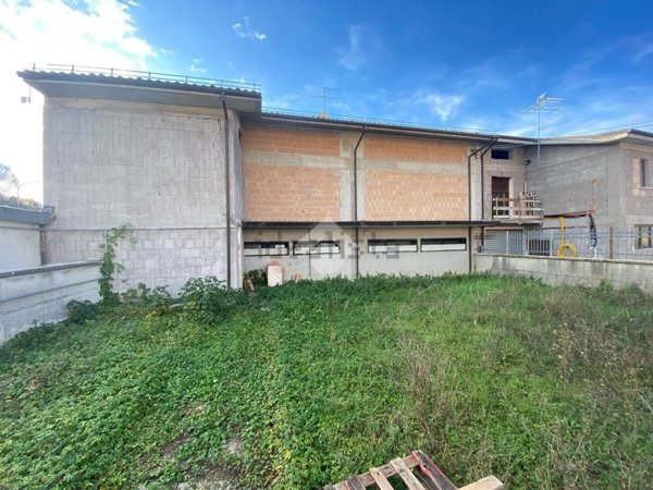 locale commerciale in vendita ad Avezzano