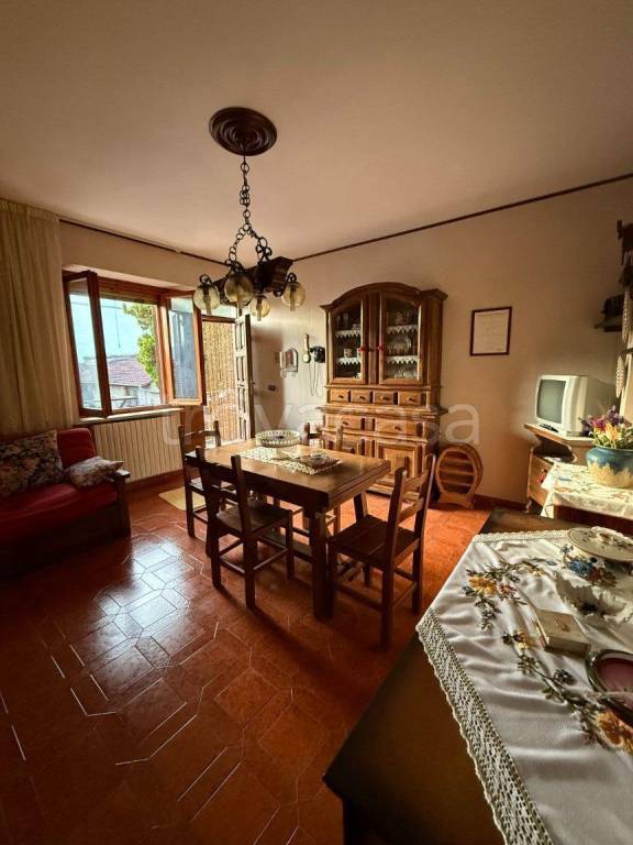 casa indipendente in vendita ad Avezzano in zona San Pelino