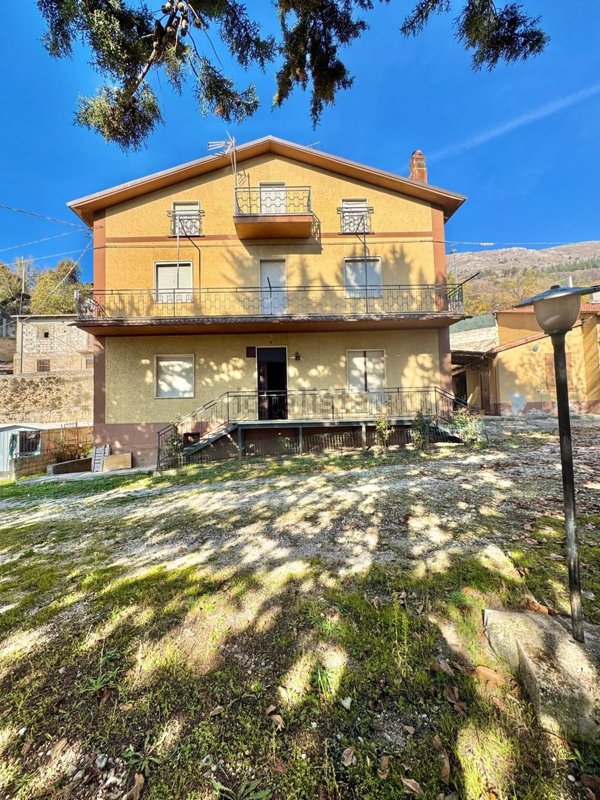 casa indipendente in vendita ad Avezzano