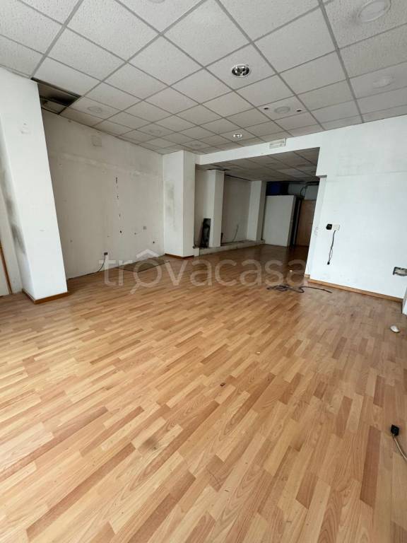 negozio in vendita ad Avezzano