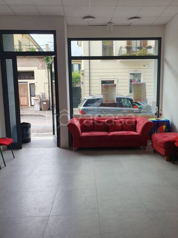 negozio in vendita ad Avezzano