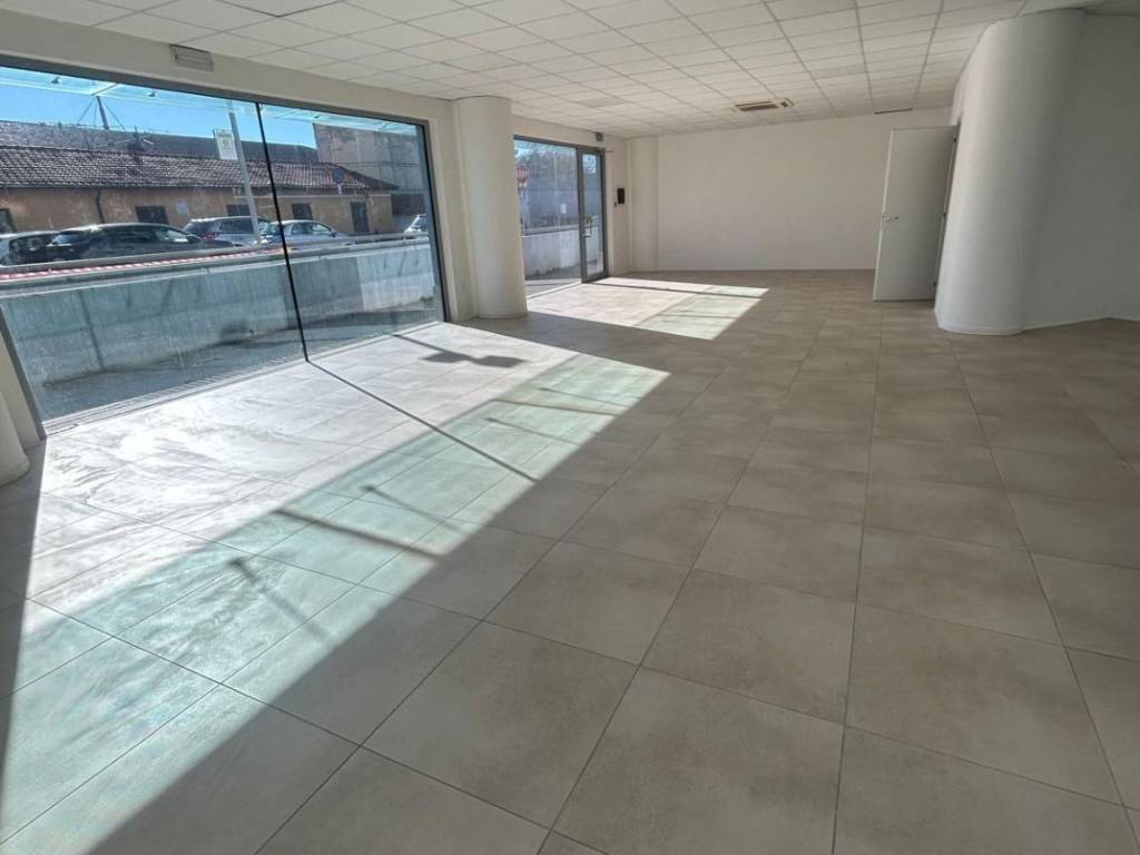 negozio in vendita ad Avezzano