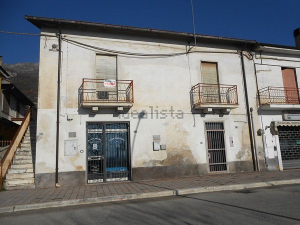 casa indipendente in vendita ad Avezzano in zona Paterno