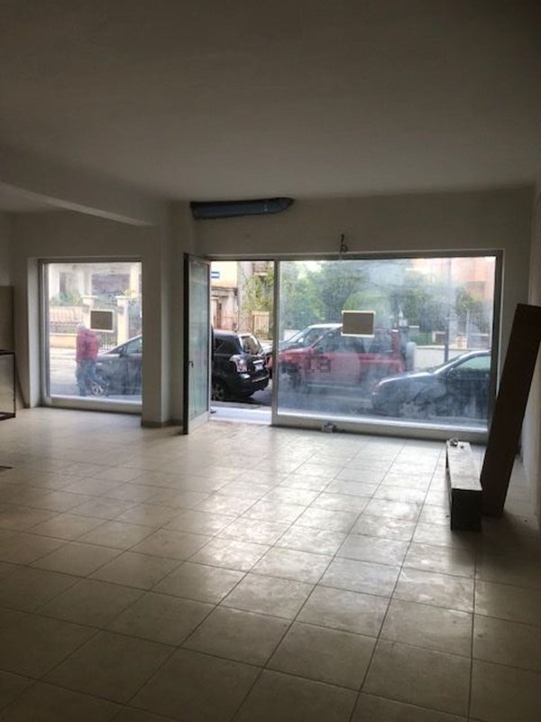 locale commerciale in vendita ad Avezzano