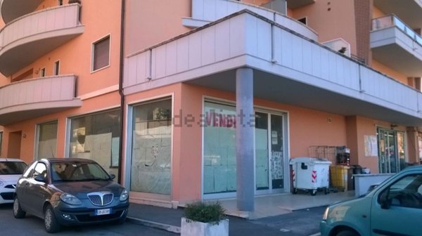 locale commerciale in vendita ad Avezzano