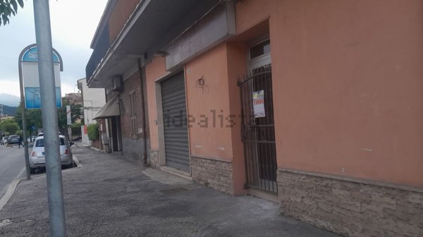 locale commerciale in vendita ad Avezzano