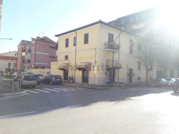 locale commerciale in vendita ad Avezzano
