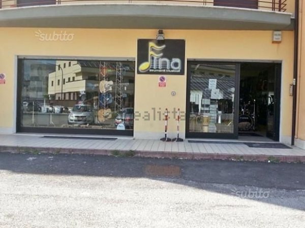 locale commerciale in vendita ad Avezzano