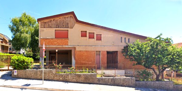 casa indipendente in vendita ad Avezzano in zona Caruscino