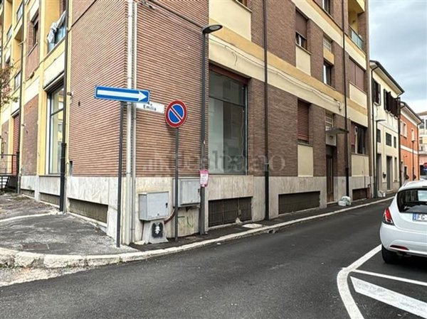 locale commerciale in vendita ad Avezzano