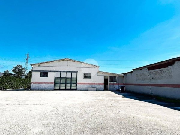 locale commerciale in vendita ad Avezzano in zona Incile