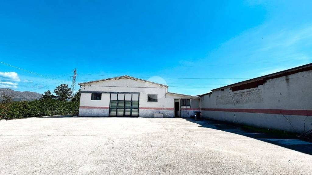 locale commerciale in vendita ad Avezzano