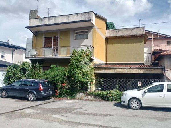 casa indipendente in vendita ad Avezzano