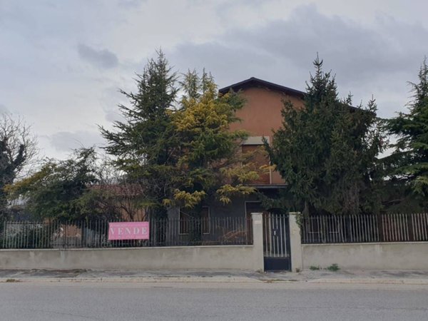 casa indipendente in vendita ad Avezzano in zona Via Nuova