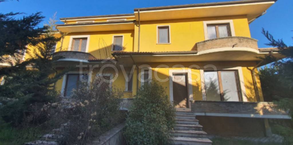 casa indipendente in vendita ad Avezzano