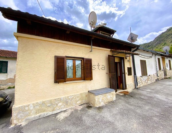 casa indipendente in vendita ad Avezzano