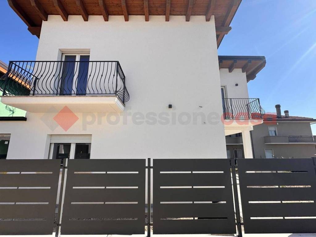 casa indipendente in vendita ad Avezzano