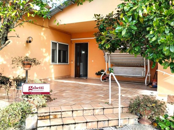 casa indipendente in vendita ad Avezzano in zona San Pelino